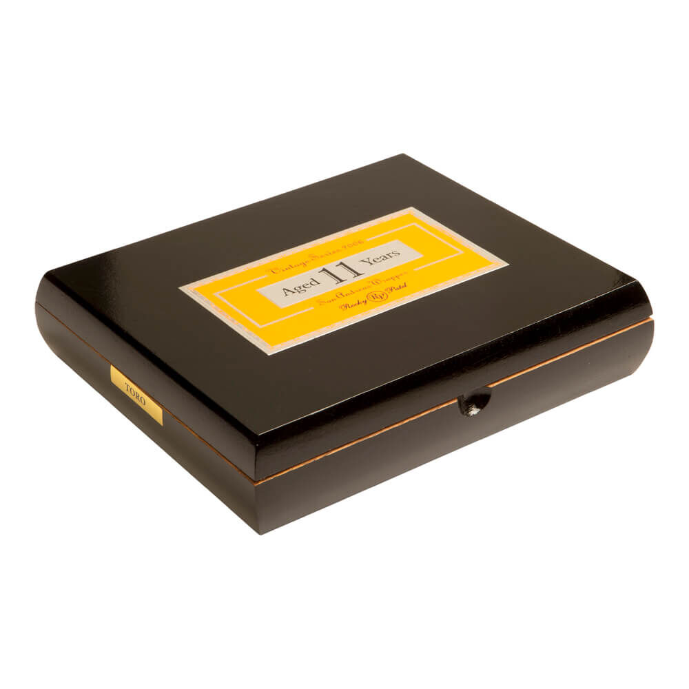 View product media RPR06 Robusto, , jrcigars 3